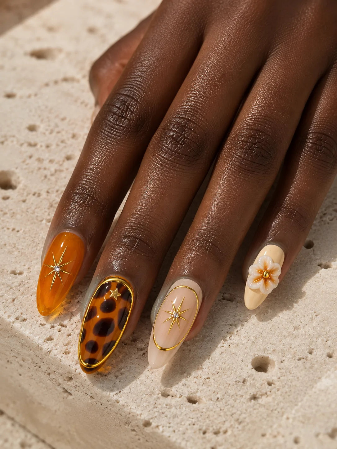 Amber Starburst - Tortoiseshell Gold Press-On Nails - hand2
