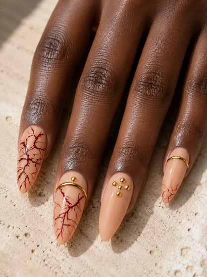 Blood Marble Cuff Gilded Nude Press-On Nails - hand2