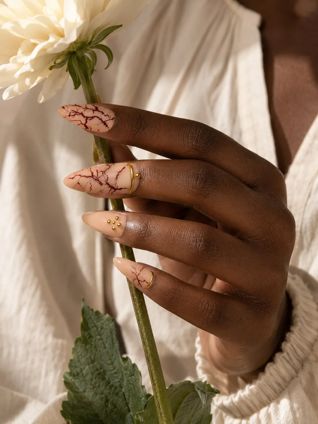 Blood Marble Cuff Gilded Nude Press-On Nails - life1