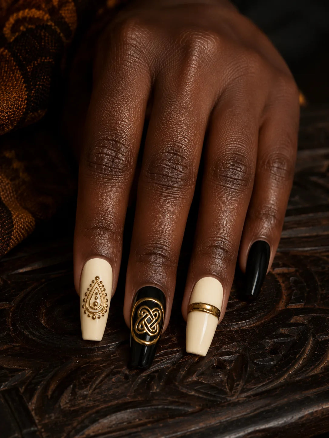 Bronze Infinity Gold Knot Press-On Nails - hand2