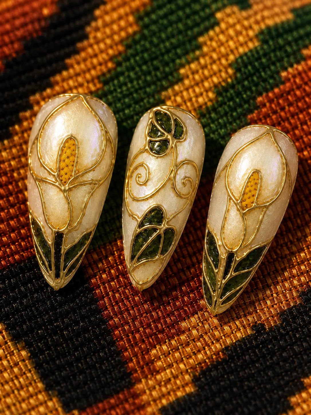 Cloisonne Calla - Art Nouveau Press-On Nails - closeup
