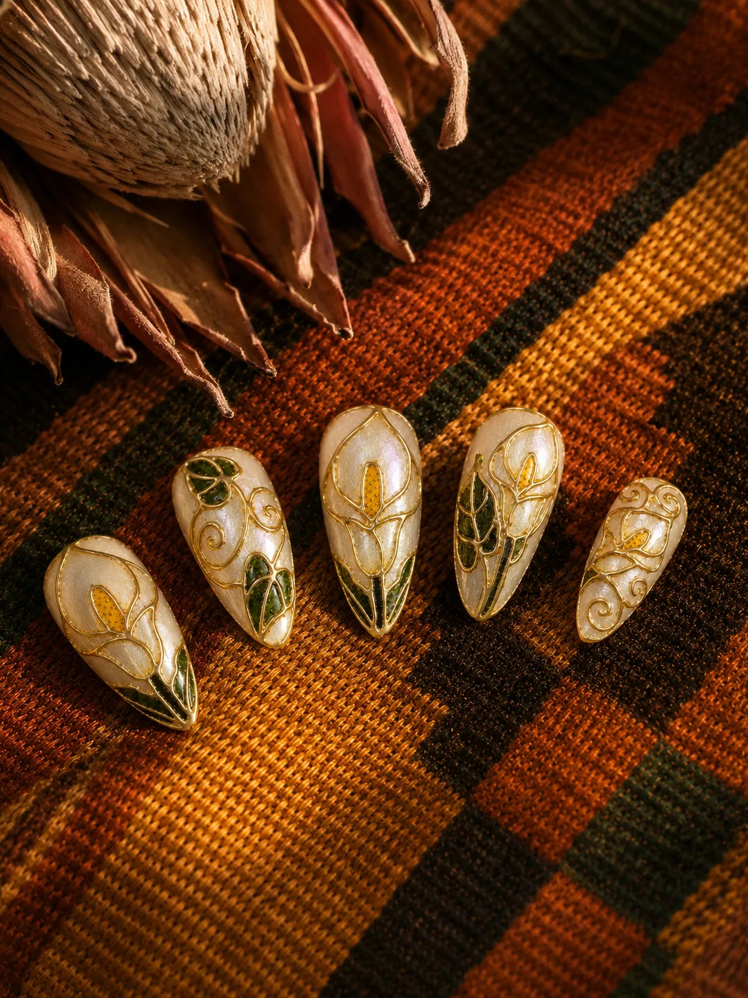 Cloisonne Calla - Art Nouveau Press-On Nails - closeup2