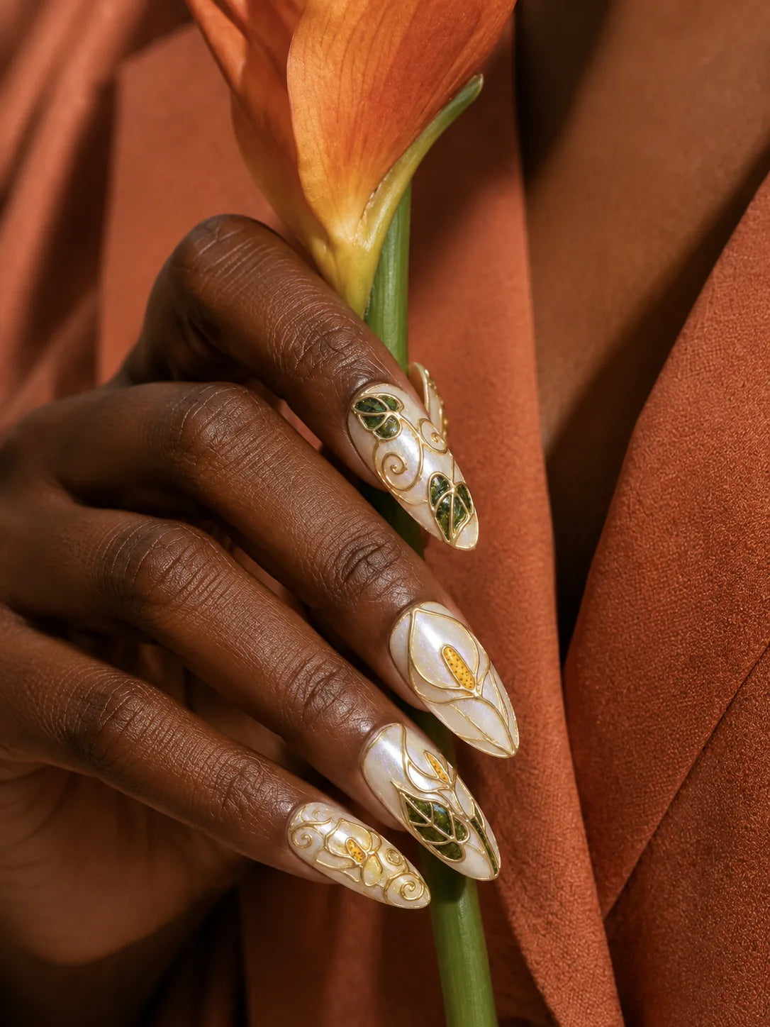 Cloisonne Calla - Art Nouveau Press-On Nails - life1