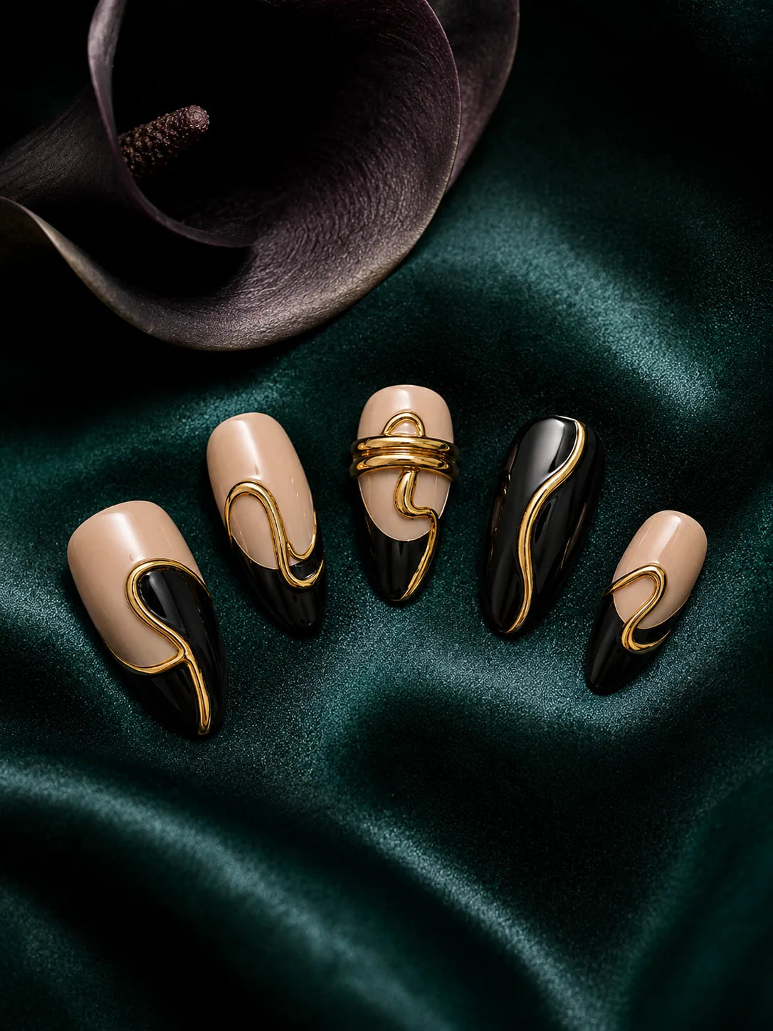 Gilded Line Nude Swirl Press-On Nails - closeup2