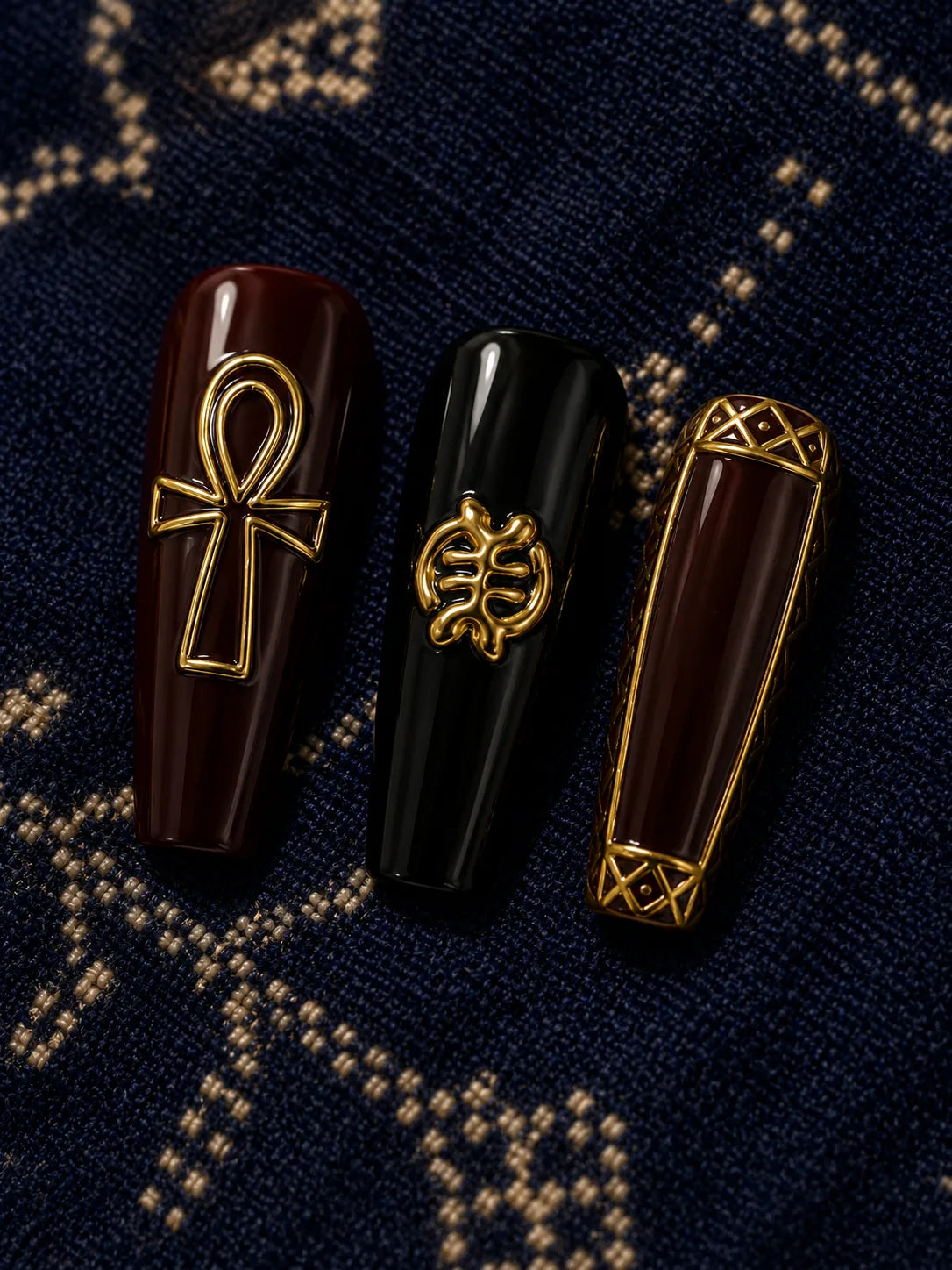 Golden Ankh - Sculptural Gold Press-On Nails - closeup