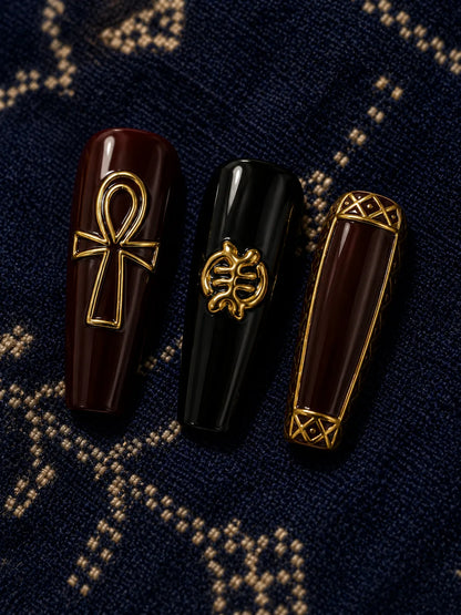 Golden Ankh - Sculptural Gold Press-On Nails - closeup