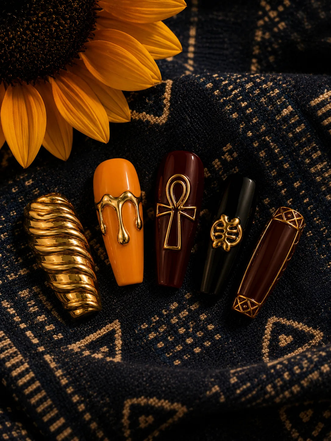Golden Ankh - Sculptural Gold Press-On Nails - closeup2