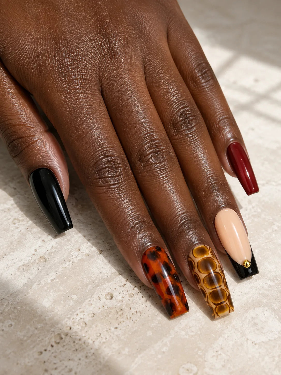 Jet Amber Tortoiseshell Press-On Nails - hand1