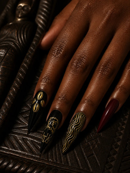 Lion Cowrie - Gold Relief Black Press-On Nails - hand2