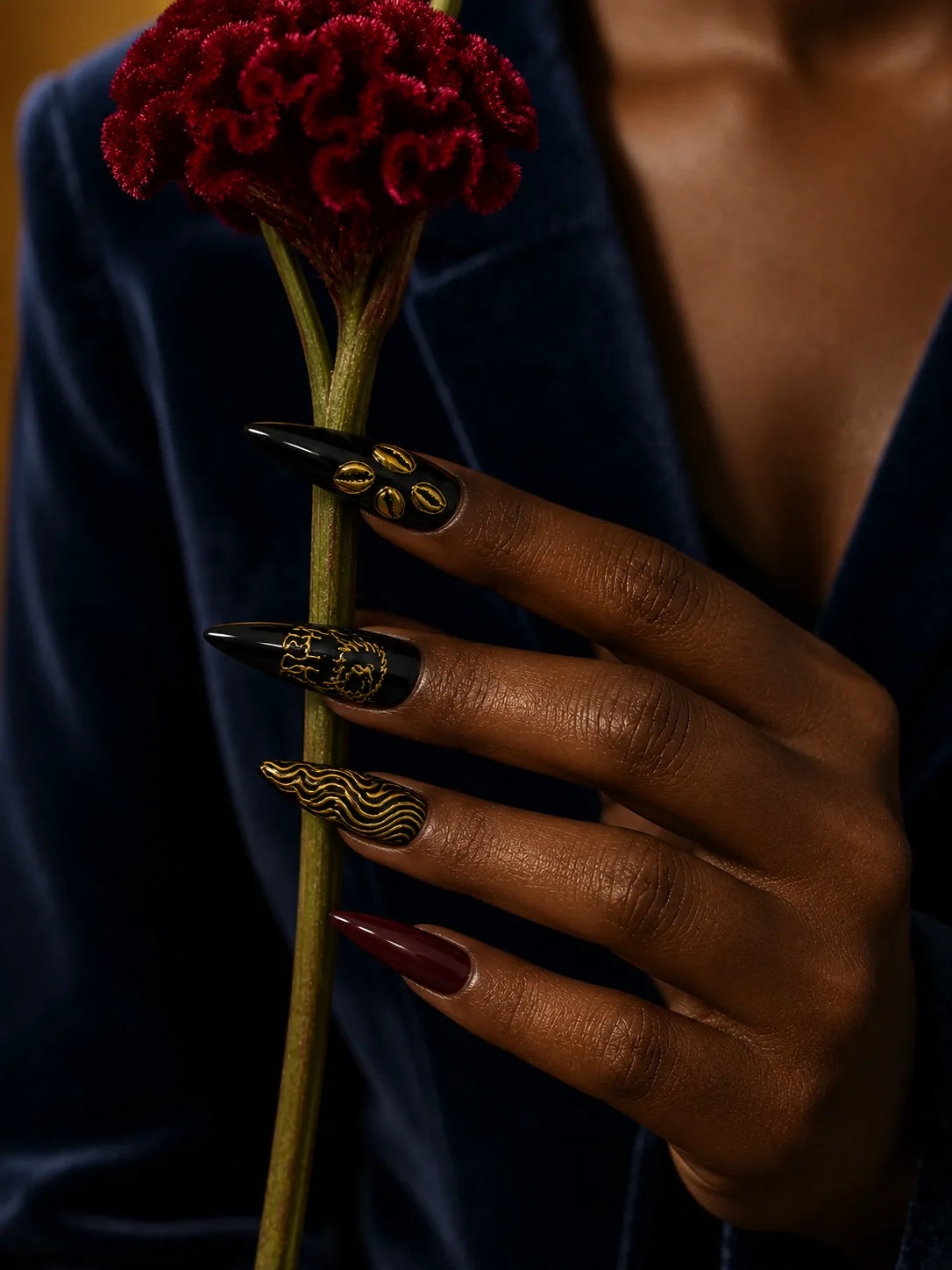 Lion Cowrie - Gold Relief Black Press-On Nails - life1