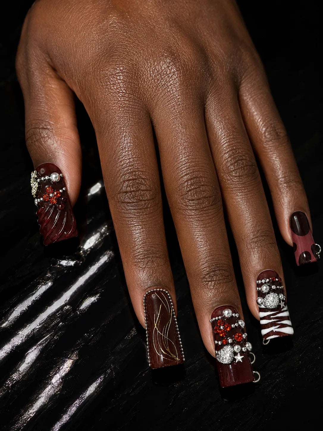 Money Moves Silver Chain Press-On Nails - hand1