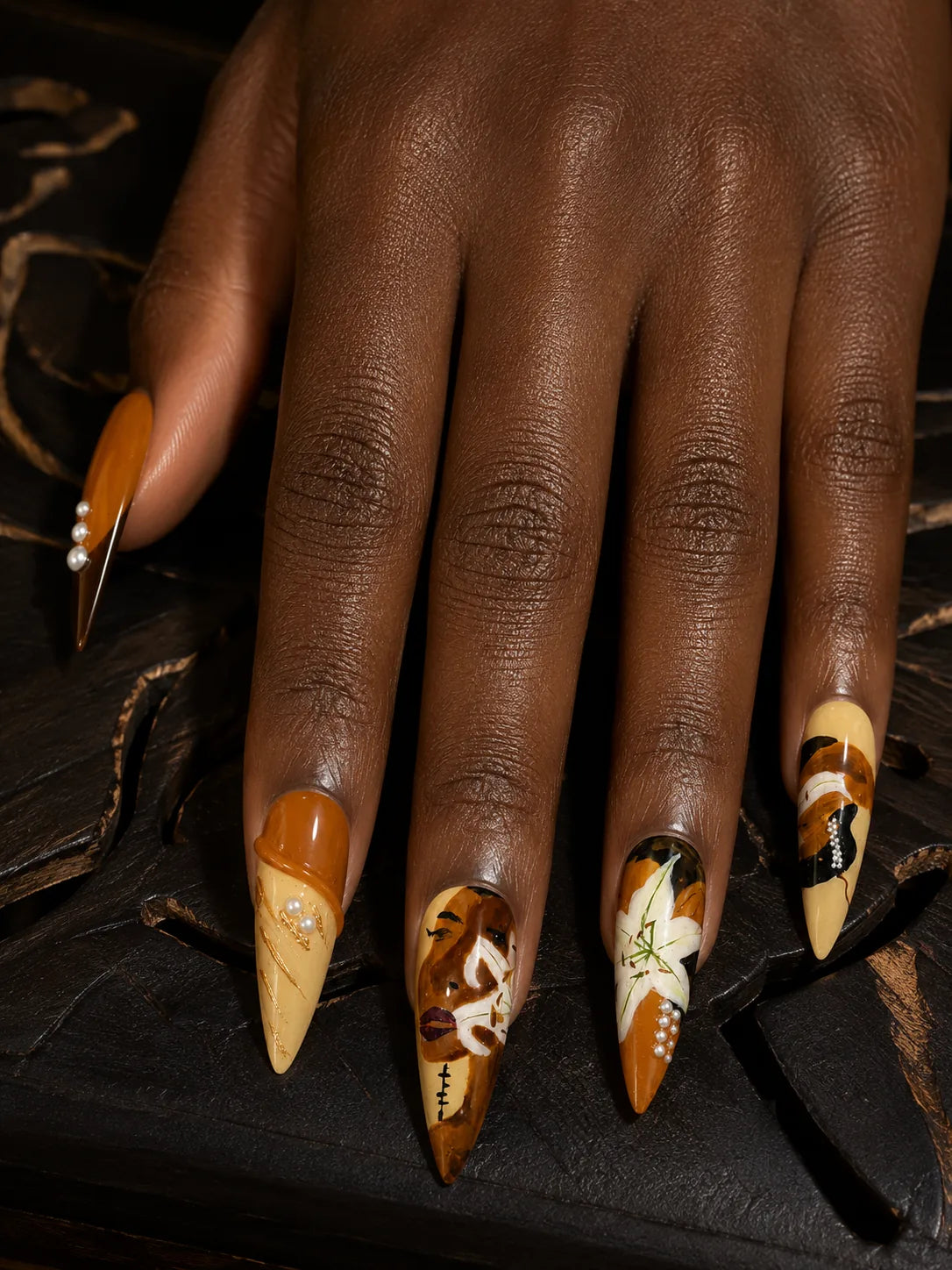 Portrait Lily Hand-Painted Press-On Nails - hand1
