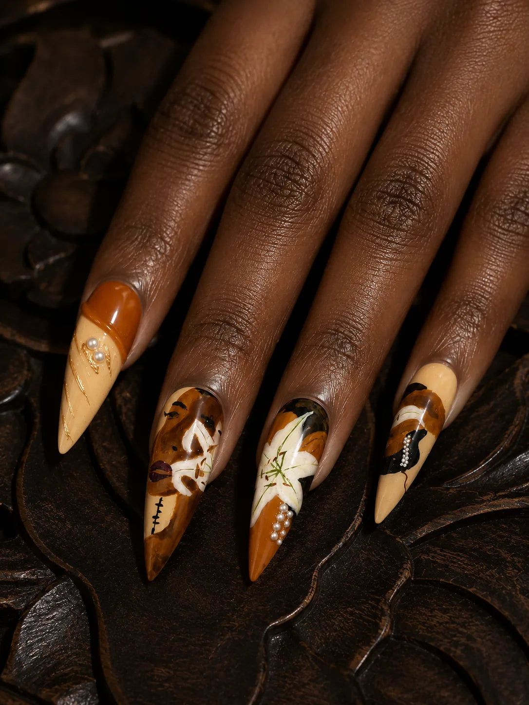 Portrait Lily Hand-Painted Press-On Nails - hand2