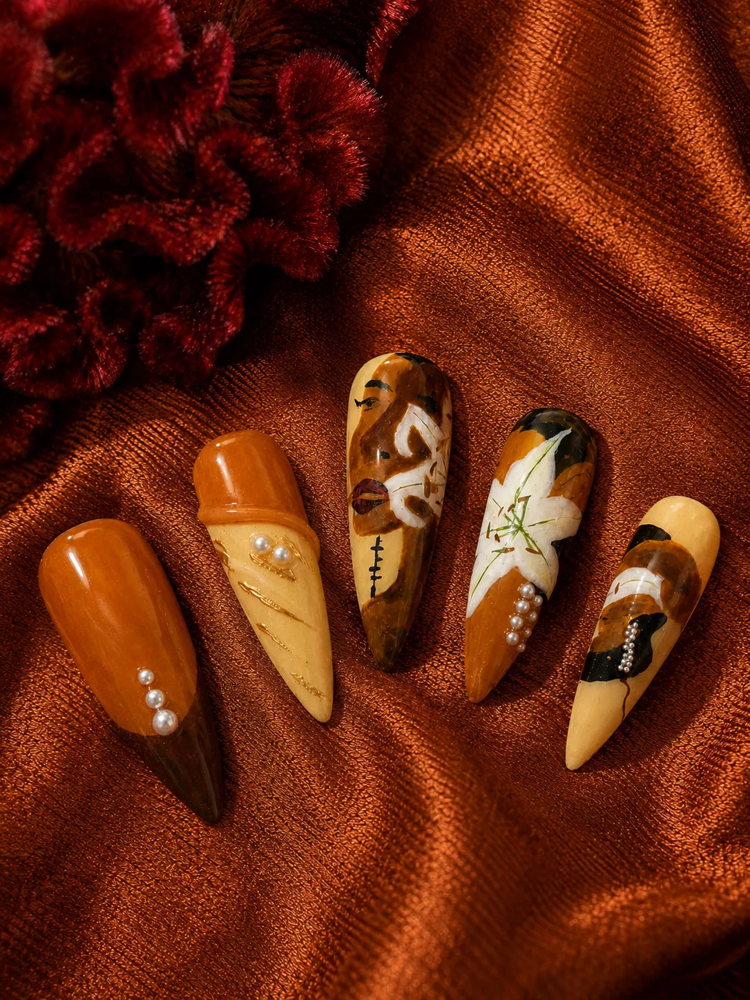 Portrait Lily Hand-Painted Press-On Nails - closeup2